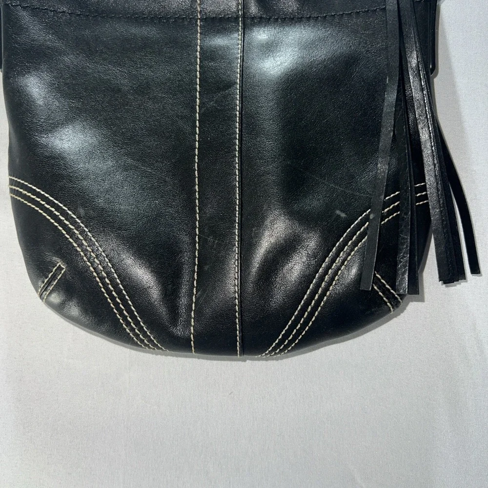 Coach Women's‎ Shoulder Zippered Black Leather Handbag Nice condition